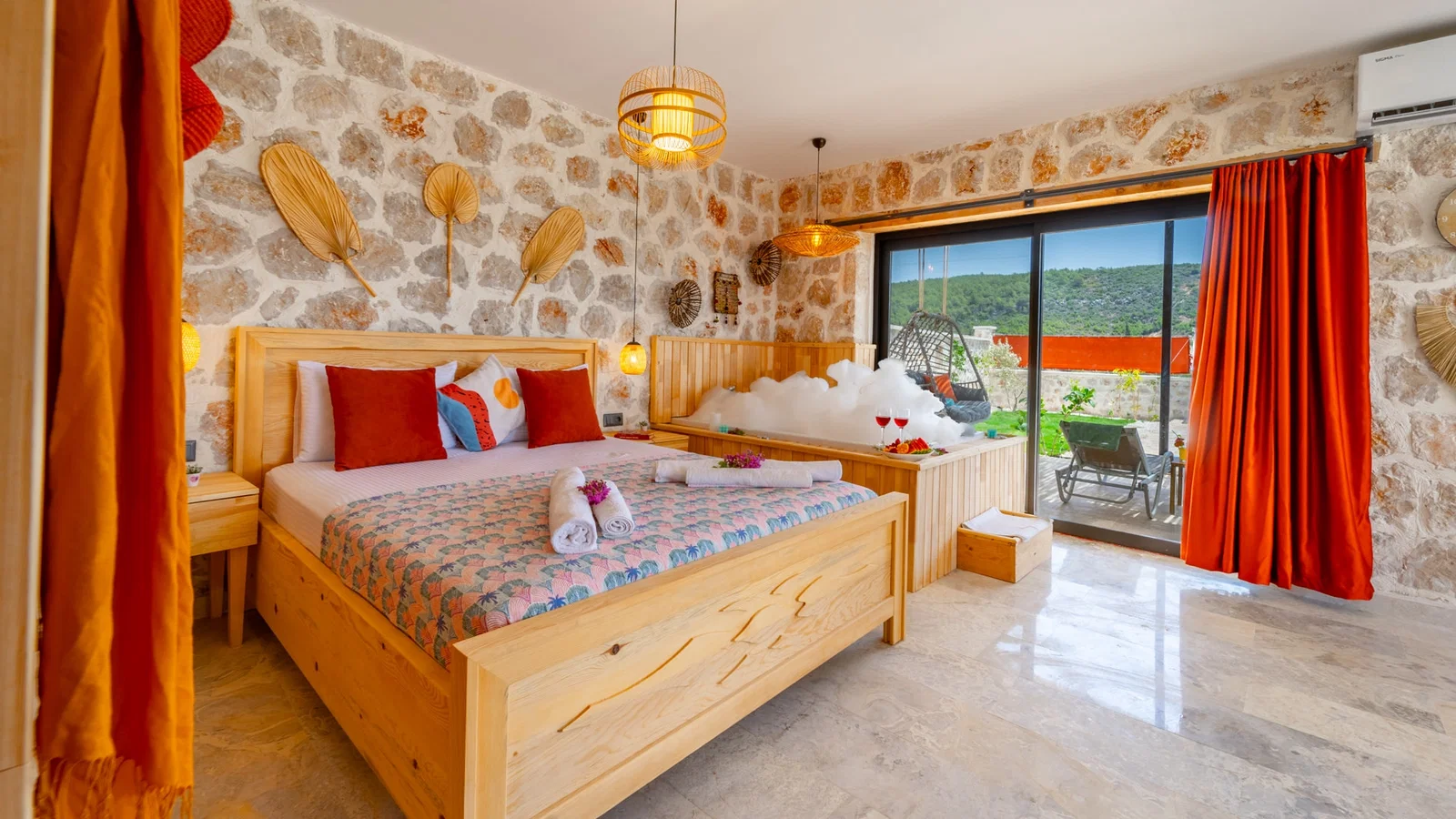 Patara’da Deniz Manzaralı, Korunaklı Havuzlu, 2 Kişilik, Ekonomik Villa