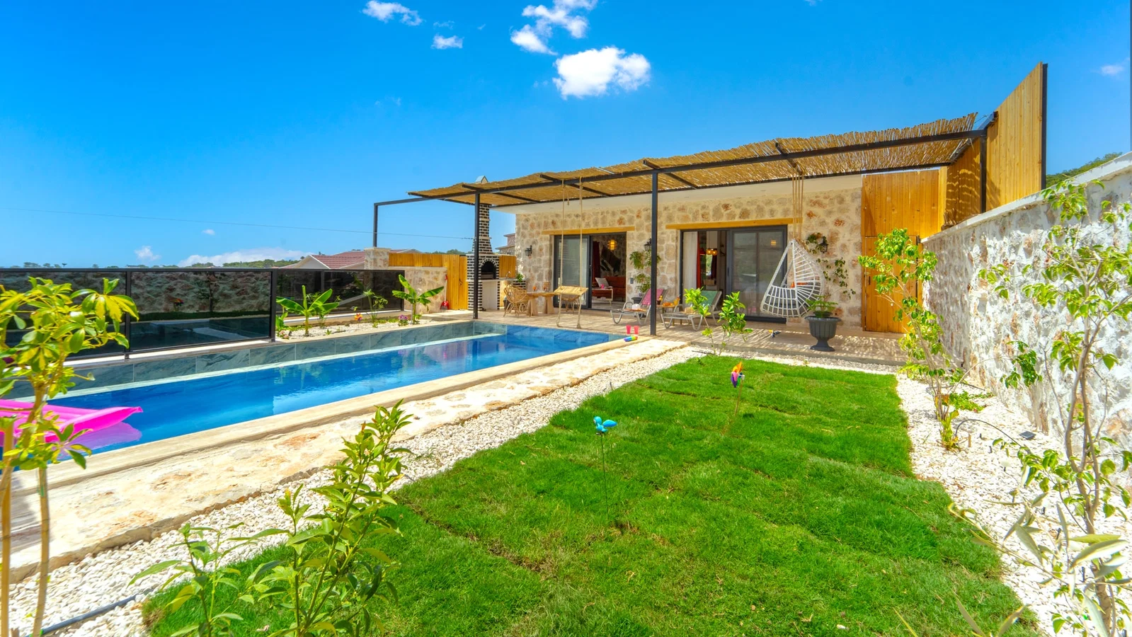 Patara’da Deniz Manzaralı, Korunaklı Havuzlu, 2 Kişilik, Ekonomik Villa