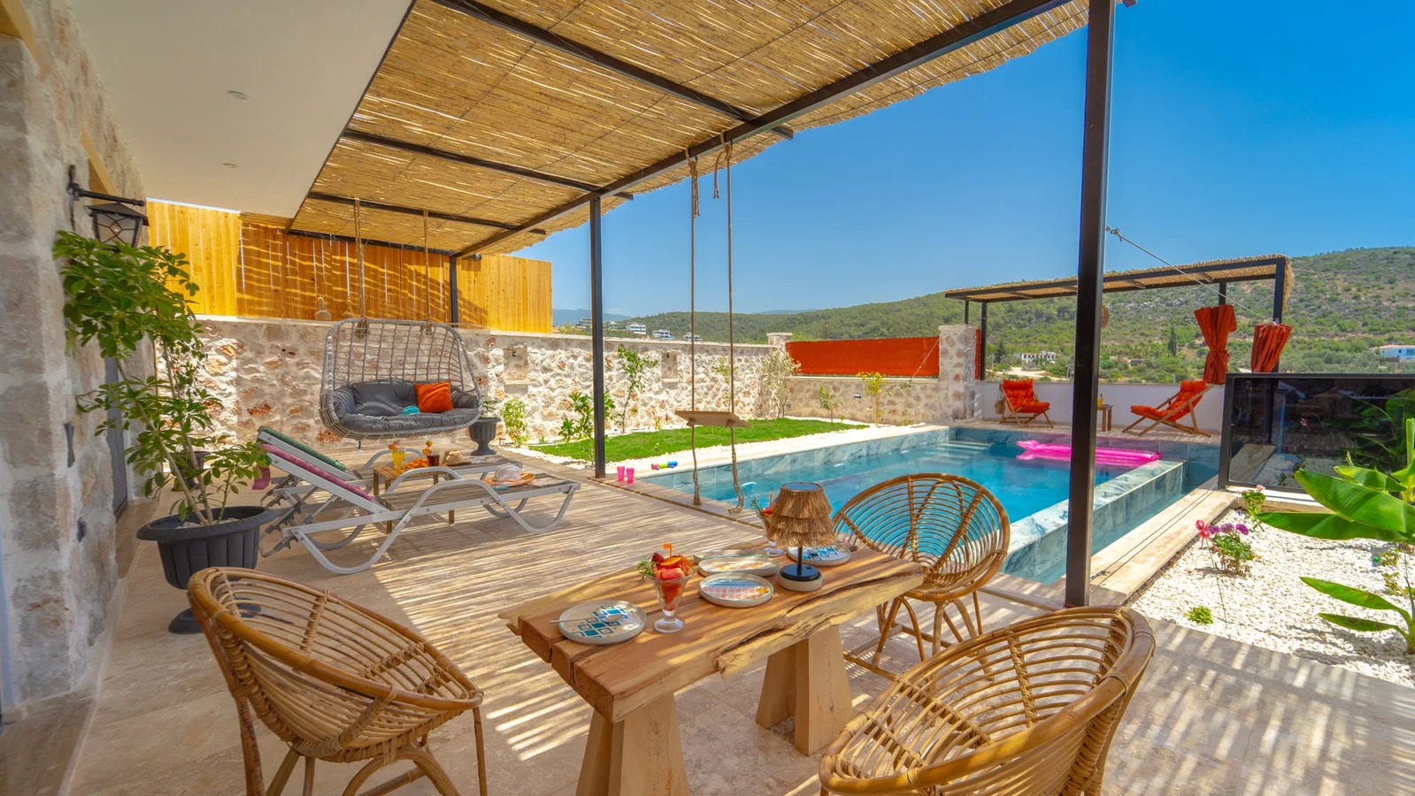 Patara’da Deniz Manzaralı, Korunaklı Havuzlu, 2 Kişilik, Ekonomik Villa