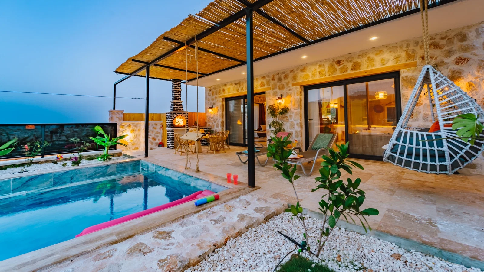 Patara’da Deniz Manzaralı, Korunaklı Havuzlu, 2 Kişilik, Ekonomik Villa