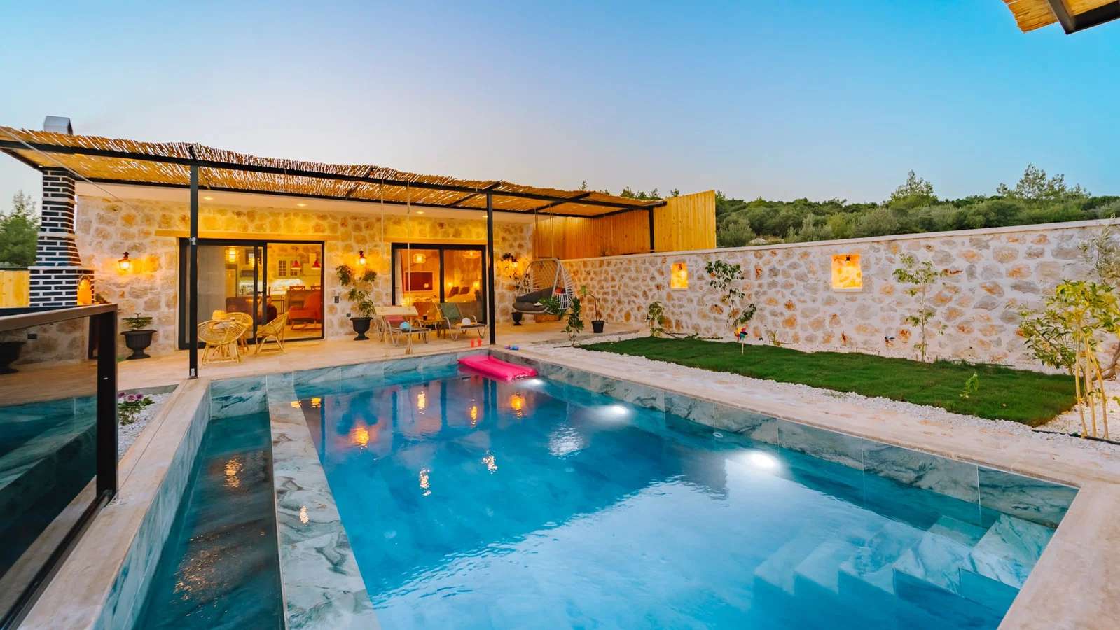 Patara’da Deniz Manzaralı, Korunaklı Havuzlu, 2 Kişilik, Ekonomik Villa