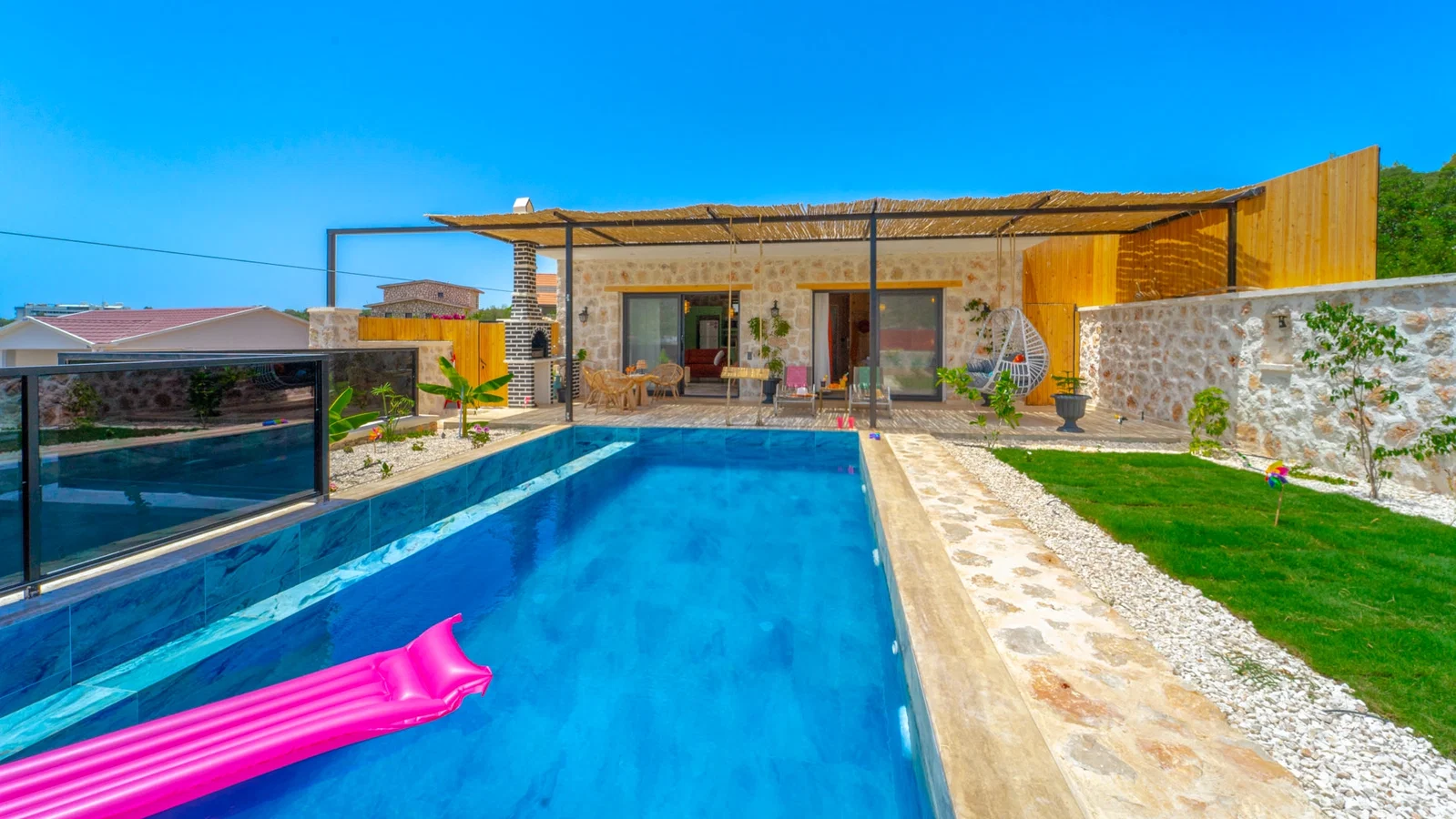 Patara’da Deniz Manzaralı, Korunaklı Havuzlu, 2 Kişilik, Ekonomik Villa
