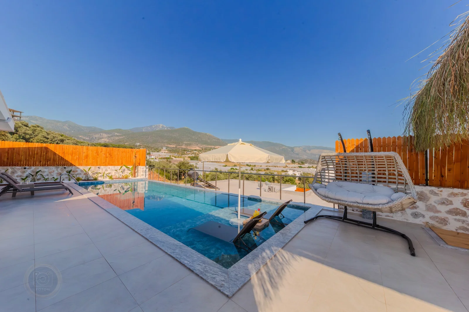 Çavdır’da Balayı Çiftlerine Uygun, Korunaklı Havuzlu, 2 Yatak Odalı, Kiralık Villa