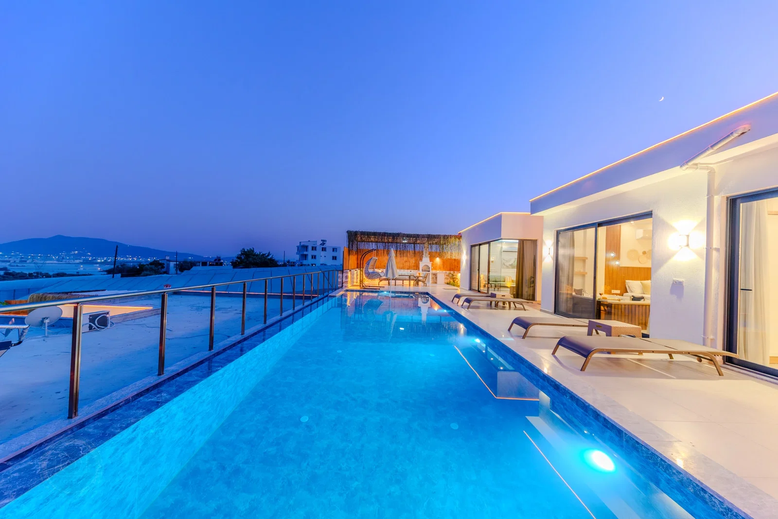 Çavdır’da Balayı Çiftlerine Uygun, Korunaklı Havuzlu, 2 Yatak Odalı, Kiralık Villa
