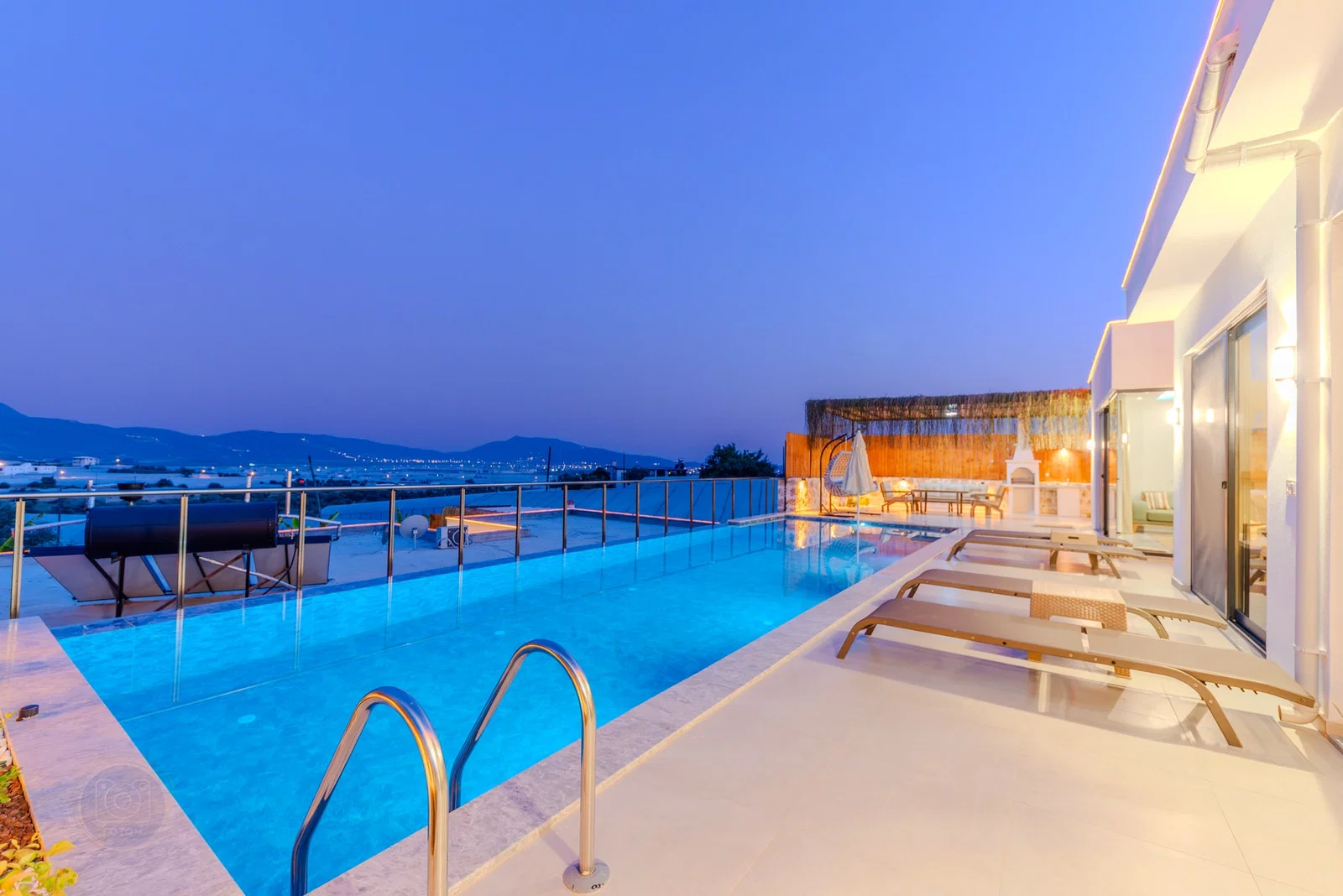 Çavdır’da Balayı Çiftlerine Uygun, Korunaklı Havuzlu, 2 Yatak Odalı, Kiralık Villa