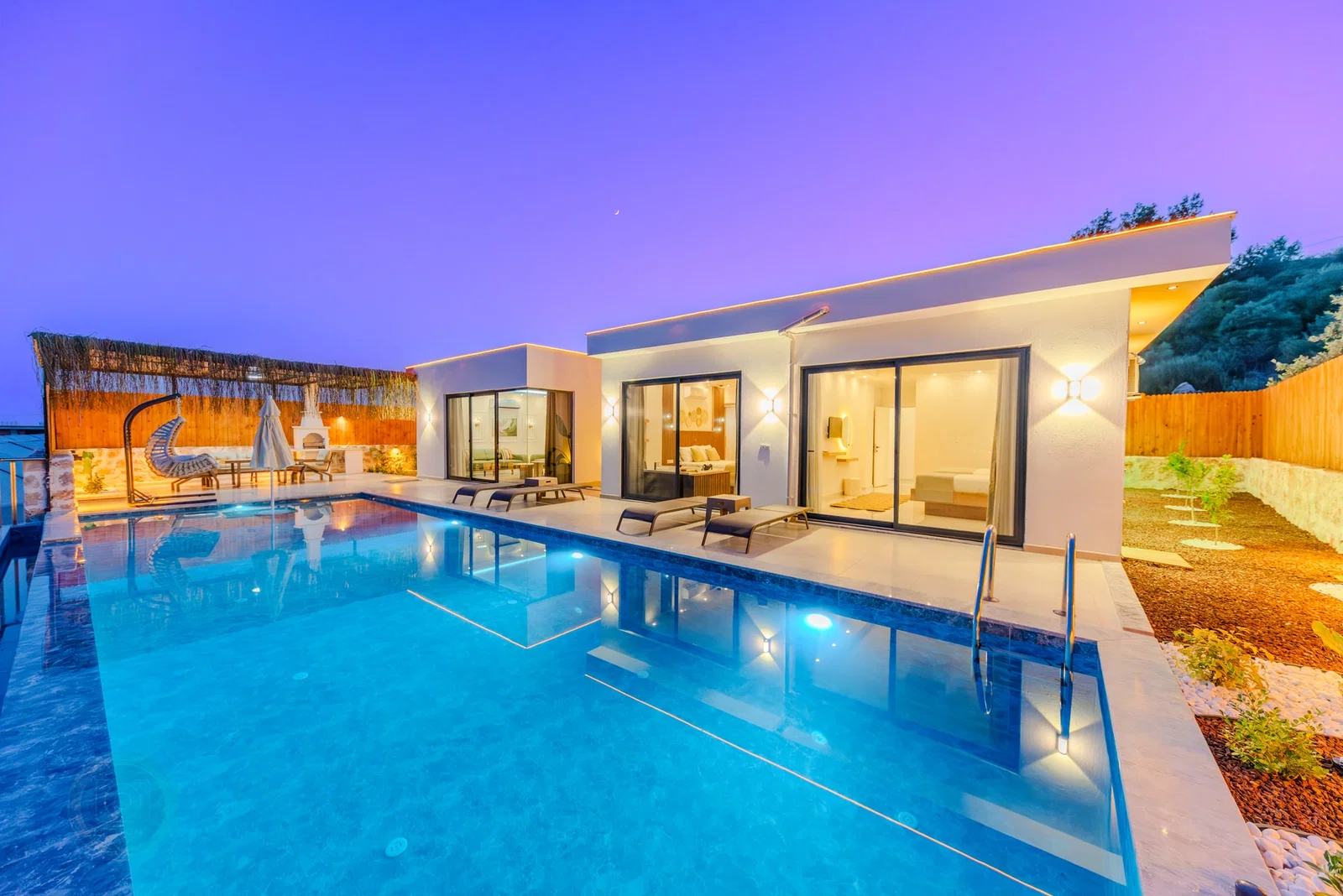 Çavdır’da Balayı Çiftlerine Uygun, Korunaklı Havuzlu, 2 Yatak Odalı, Kiralık Villa
