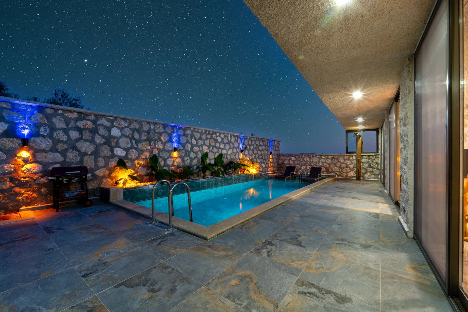 Çavdır’da Balayı Çiftlerine Uygun, Korunaklı Havuzlu, 1 Yatak Odalı, Kiralık Villa