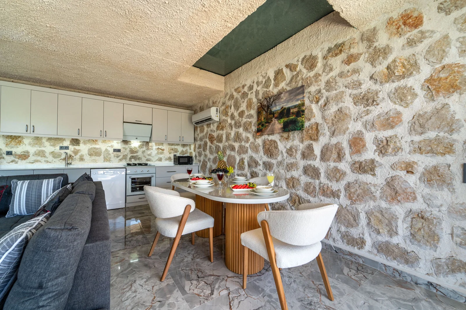 Çavdır’da Balayı Çiftlerine Uygun, Korunaklı Havuzlu, 1 Yatak Odalı, Kiralık Villa