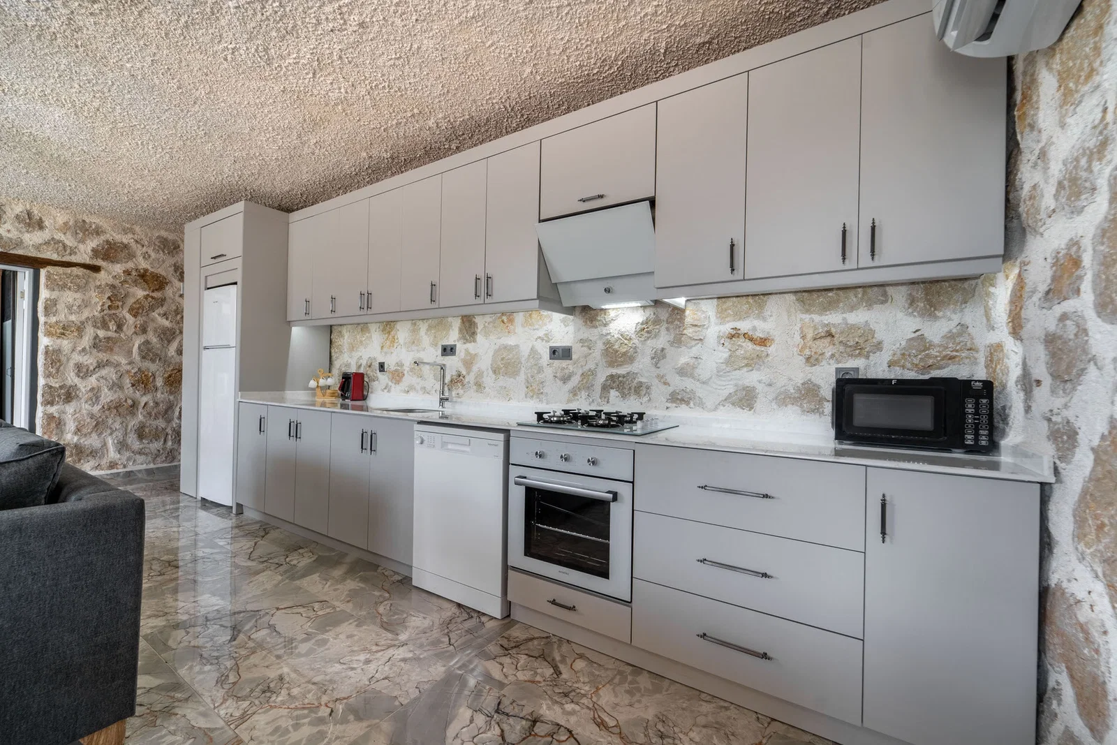 Çavdır’da Balayı Çiftlerine Uygun, Korunaklı Havuzlu, 1 Yatak Odalı, Kiralık Villa