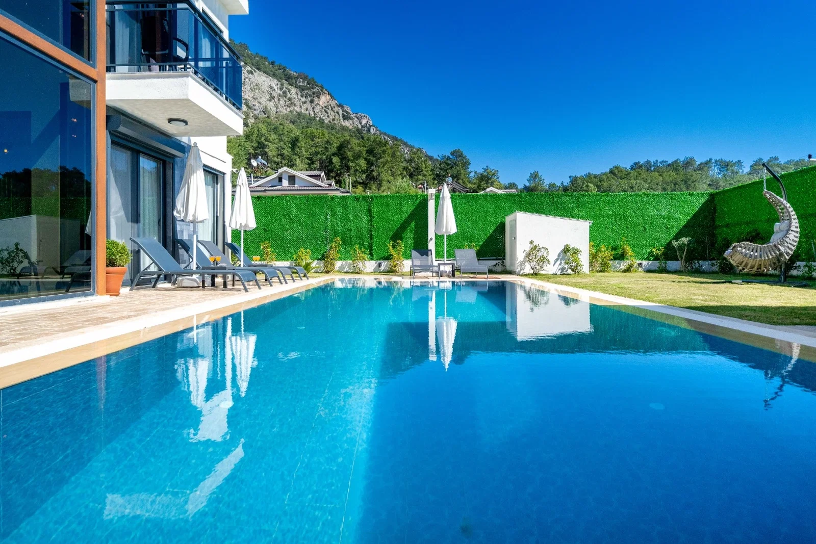Göcek’te Sakin Konumda, Korunaklı Havuzlu, 8 Kişilik, Lüks Villa