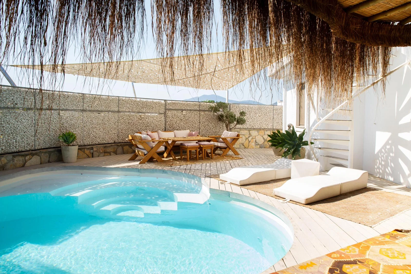 Bodrum’da Deniz Manzaralı, Korunaklı Havuzlu, Jakuzili, Kiralık Villa