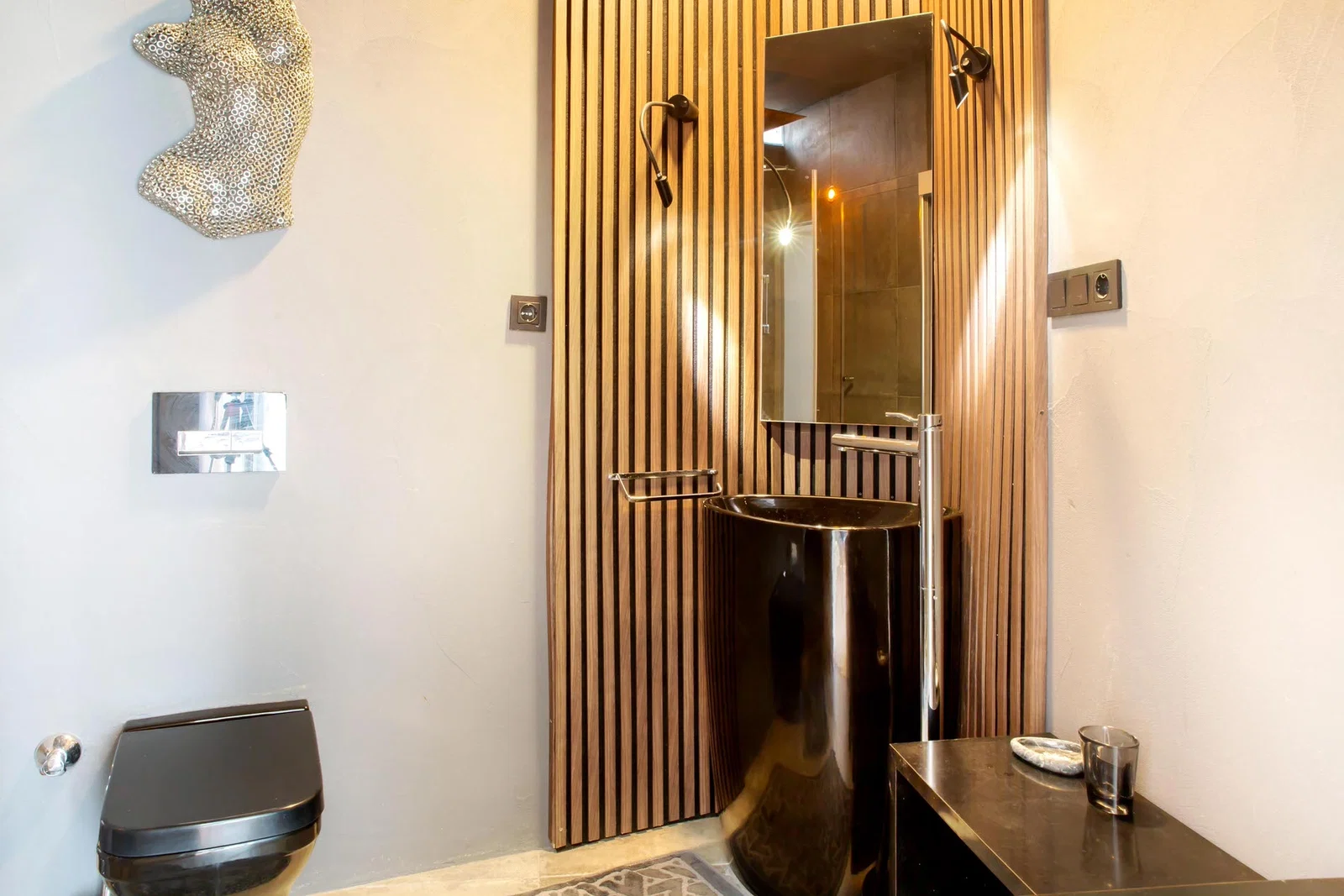 Bodrum’da Deniz Manzaralı, Korunaklı Havuzlu, Jakuzili, Kiralık Villa