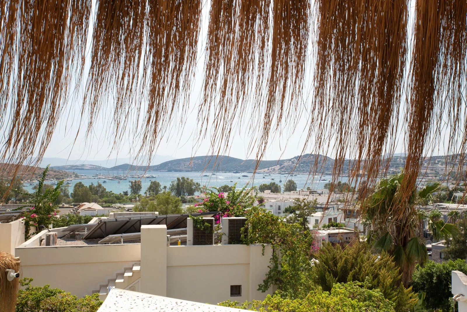 Bodrum’da Deniz Manzaralı, Korunaklı Havuzlu, Jakuzili, Kiralık Villa