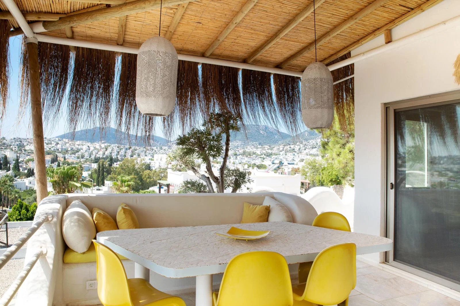 Bodrum’da Deniz Manzaralı, Korunaklı Havuzlu, Jakuzili, Kiralık Villa
