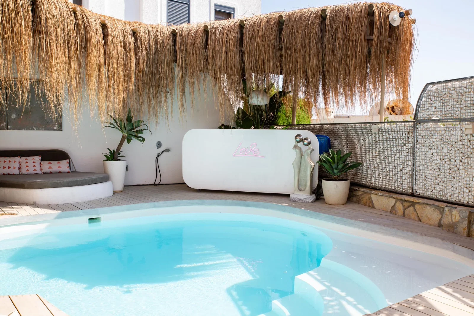 Bodrum’da Deniz Manzaralı, Korunaklı Havuzlu, Jakuzili, Kiralık Villa