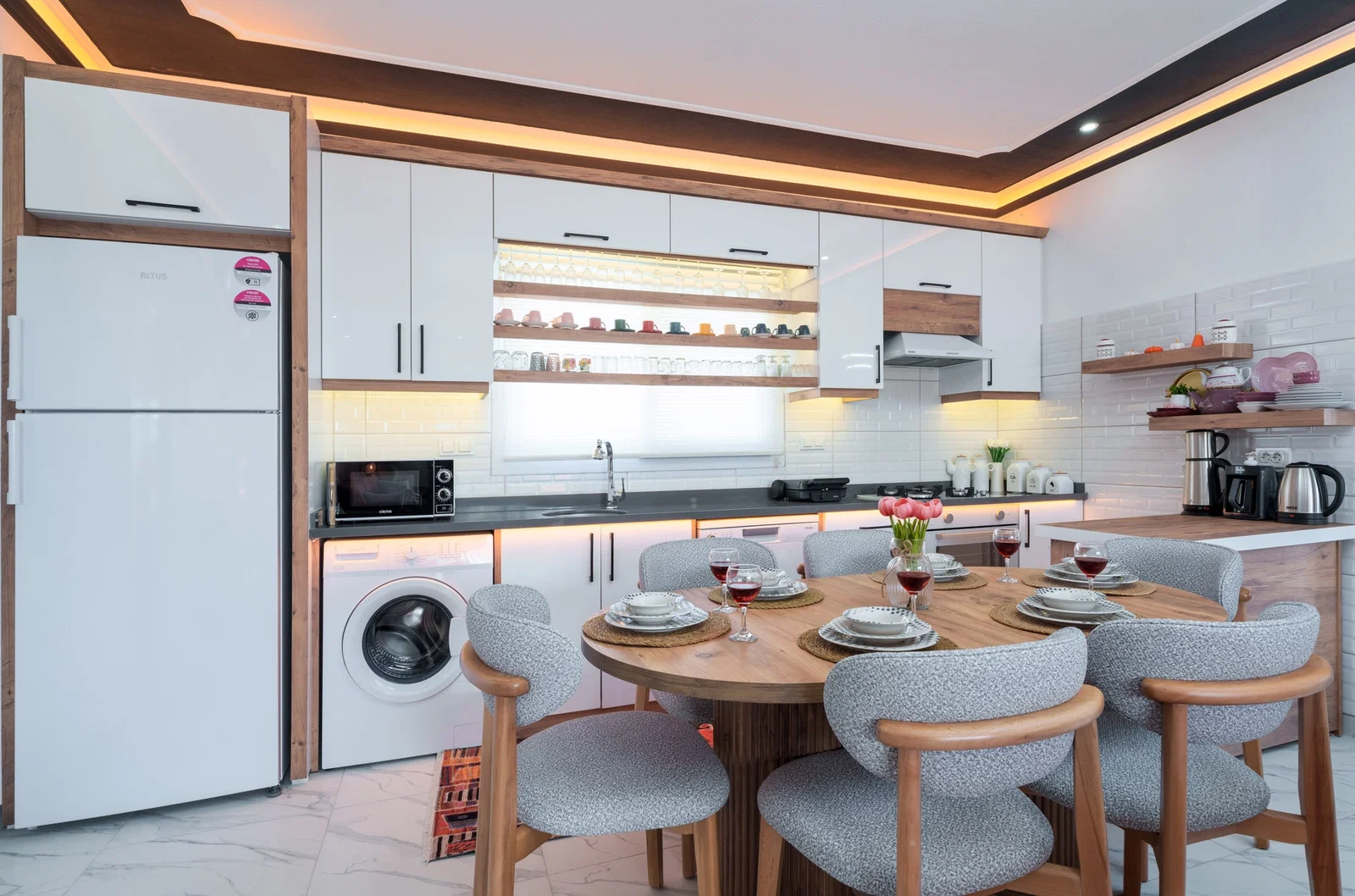 Çavdır’da Balayı Çiftlerine Uygun, Korunaklı Havuzlu, 5 Kişilik, Ekonomik Villa