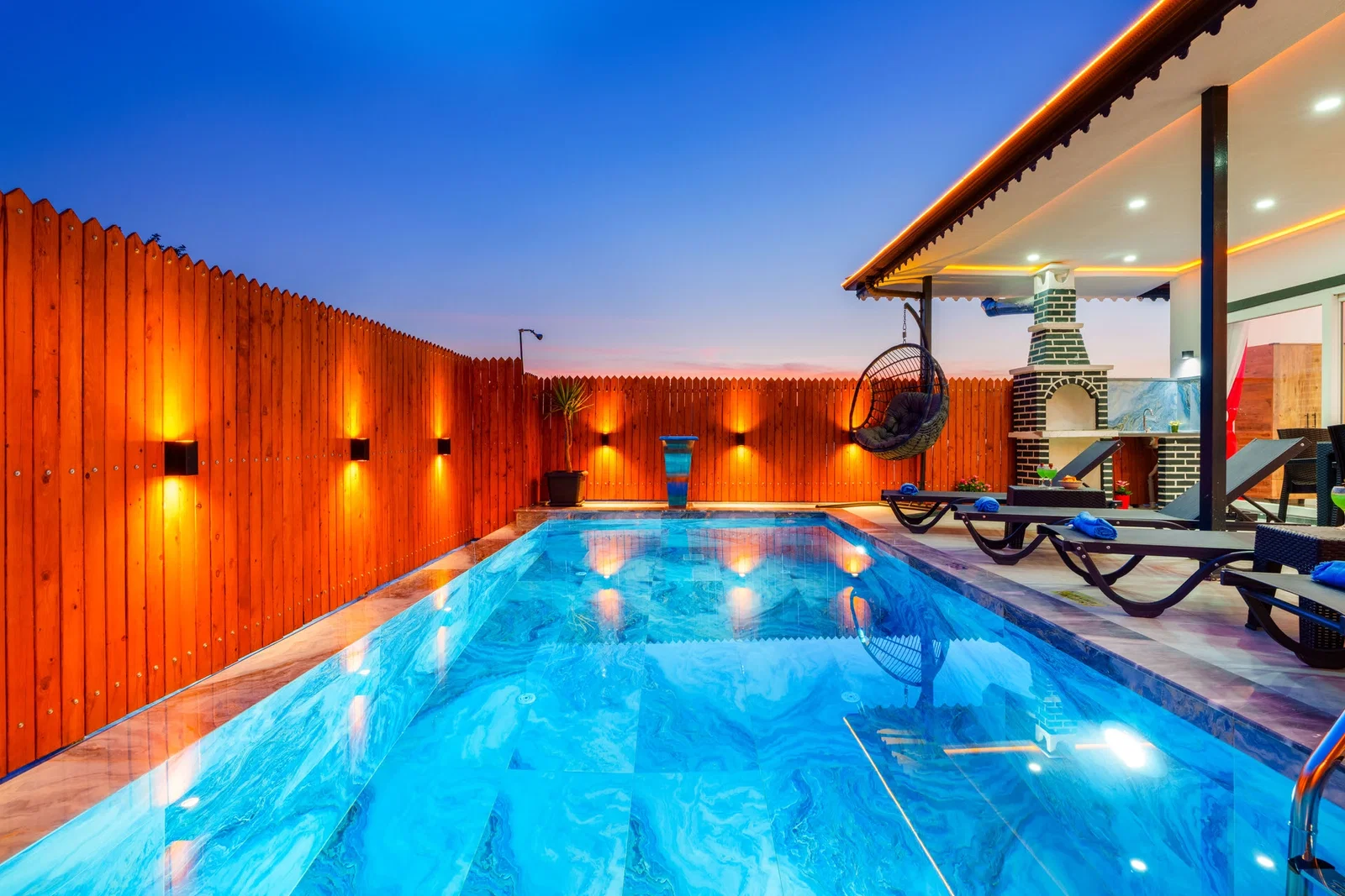 Çavdır’da Balayı Çiftlerine Uygun, Korunaklı Havuzlu, 5 Kişilik, Ekonomik Villa