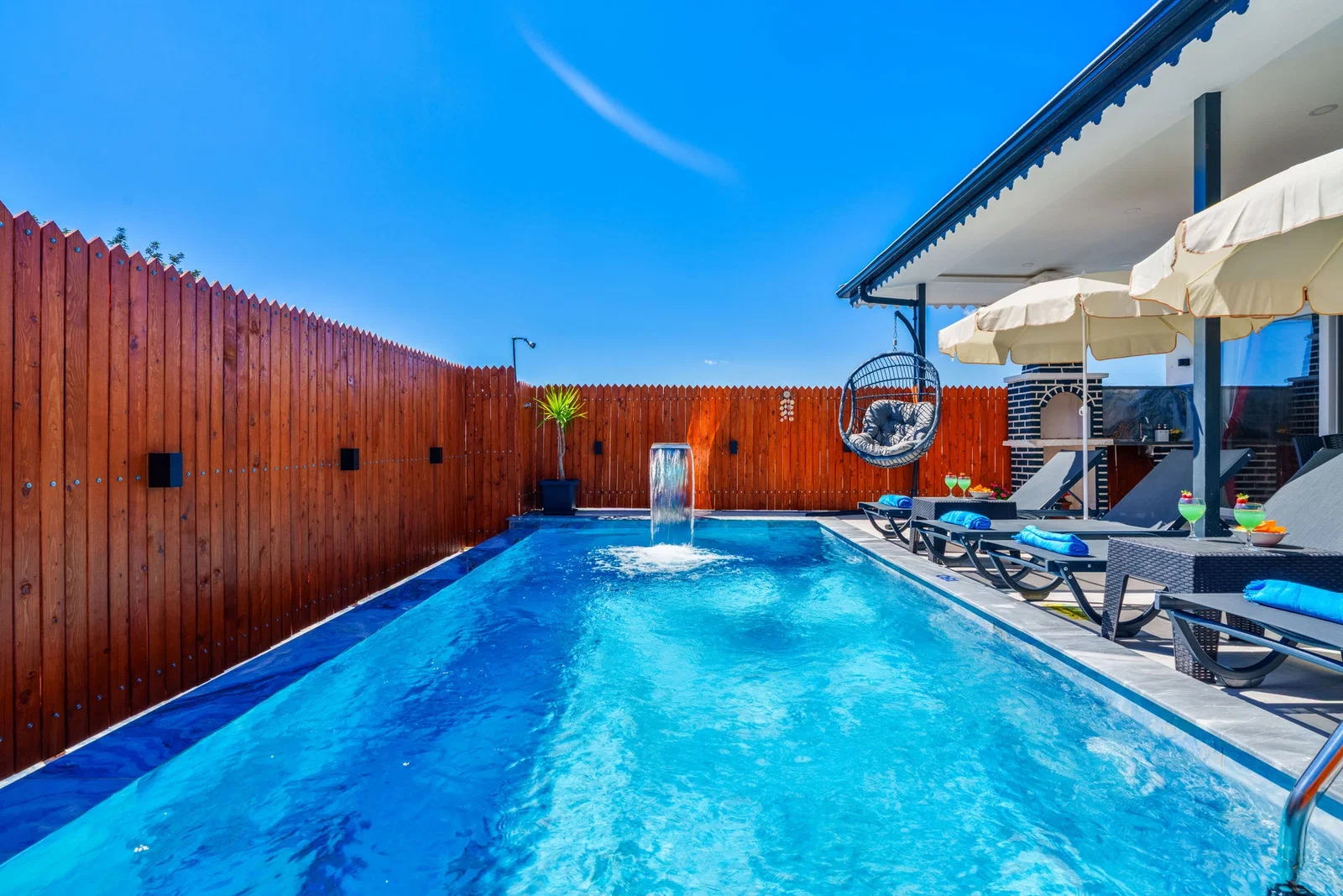 Çavdır’da Balayı Çiftlerine Uygun, Korunaklı Havuzlu, 5 Kişilik, Ekonomik Villa