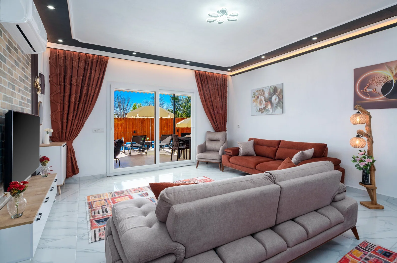 Çavdır’da Balayı Çiftlerine Uygun, Korunaklı Havuzlu, 5 Kişilik, Ekonomik Villa