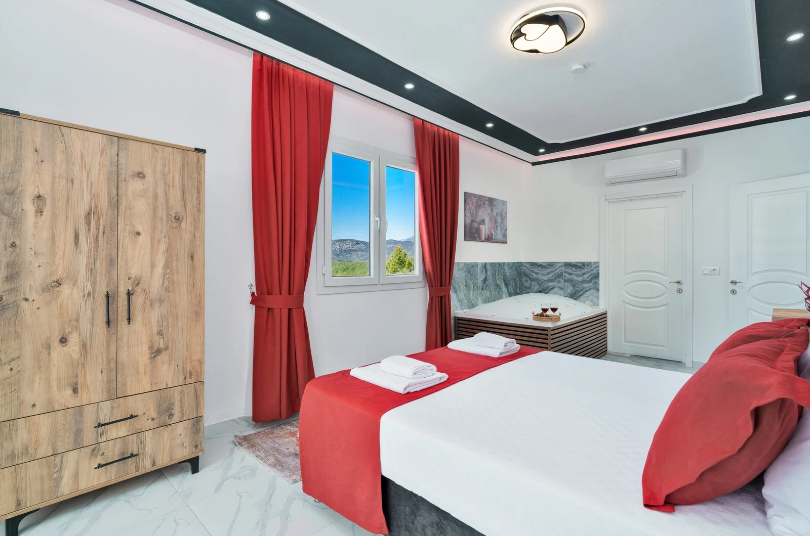 Çavdır’da Balayı Çiftlerine Uygun, Korunaklı Havuzlu, 5 Kişilik, Ekonomik Villa