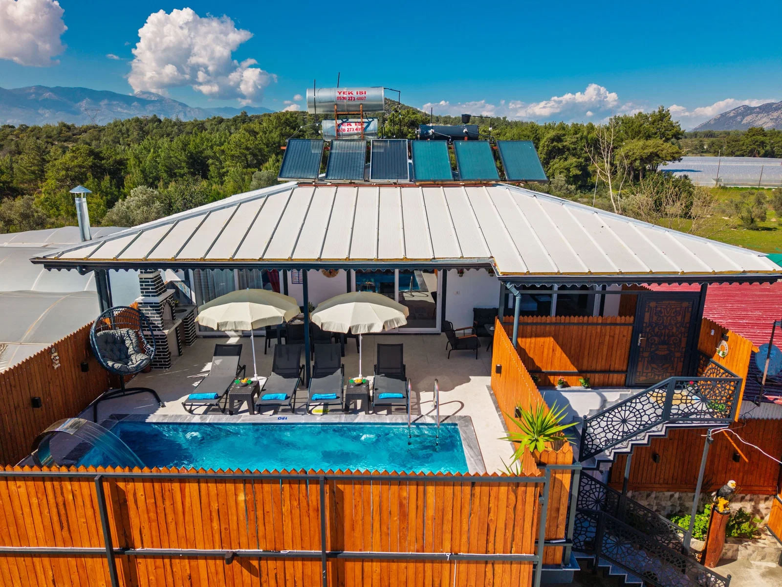 Çavdır’da Balayı Çiftlerine Uygun, Korunaklı Havuzlu, 5 Kişilik, Ekonomik Villa
