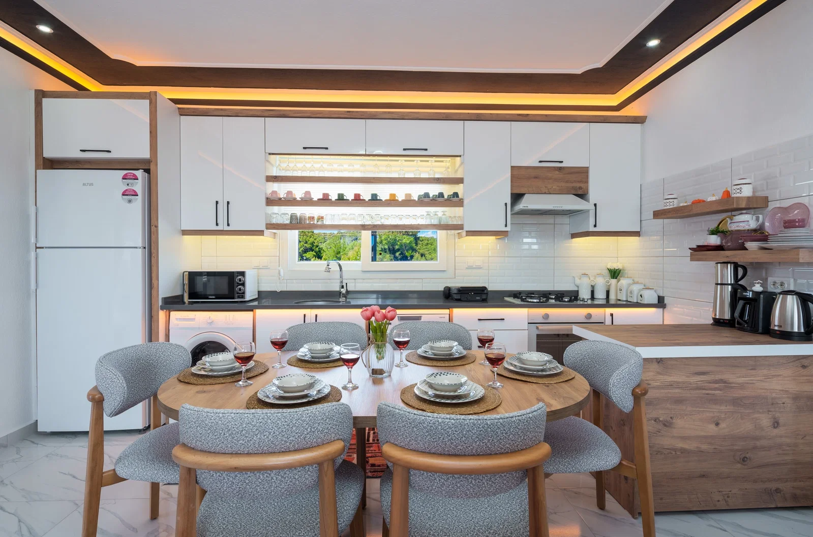 Çavdır’da Balayı Çiftlerine Uygun, Korunaklı Havuzlu, 5 Kişilik, Ekonomik Villa