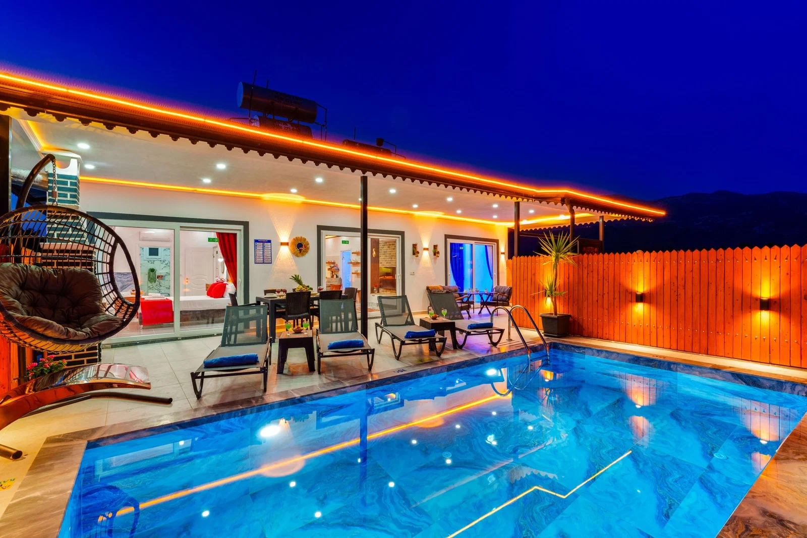 Çavdır’da Balayı Çiftlerine Uygun, Korunaklı Havuzlu, 5 Kişilik, Ekonomik Villa