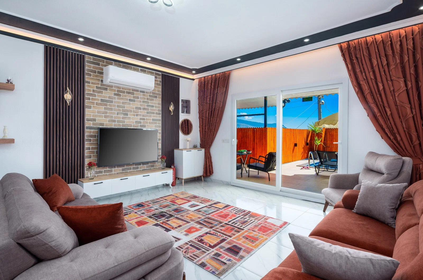 Çavdır’da Balayı Çiftlerine Uygun, Korunaklı Havuzlu, 5 Kişilik, Ekonomik Villa