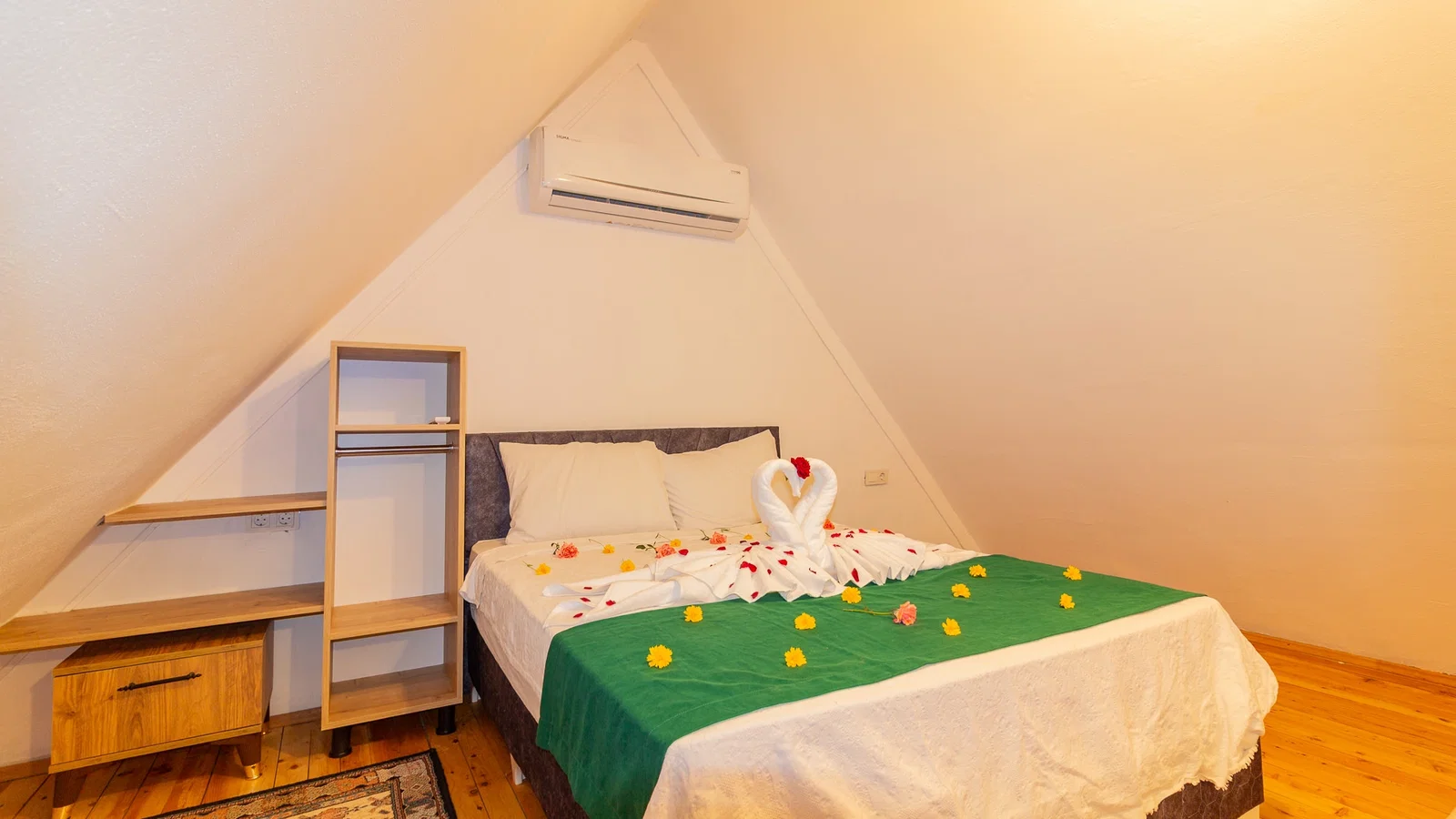 Çayköy’de Balayı Çiftlerine Uygun, Korunaklı Havuzlu, 1 Yatak Odalı, Ekonomik Villa