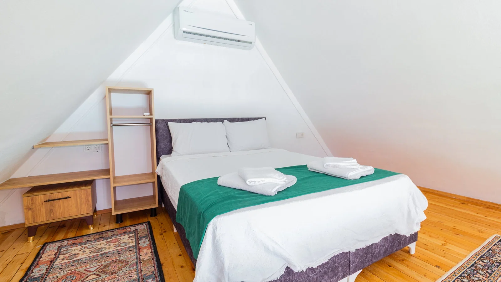Çayköy’de Balayı Çiftlerine Uygun, Korunaklı Havuzlu, 1 Yatak Odalı, Ekonomik Villa