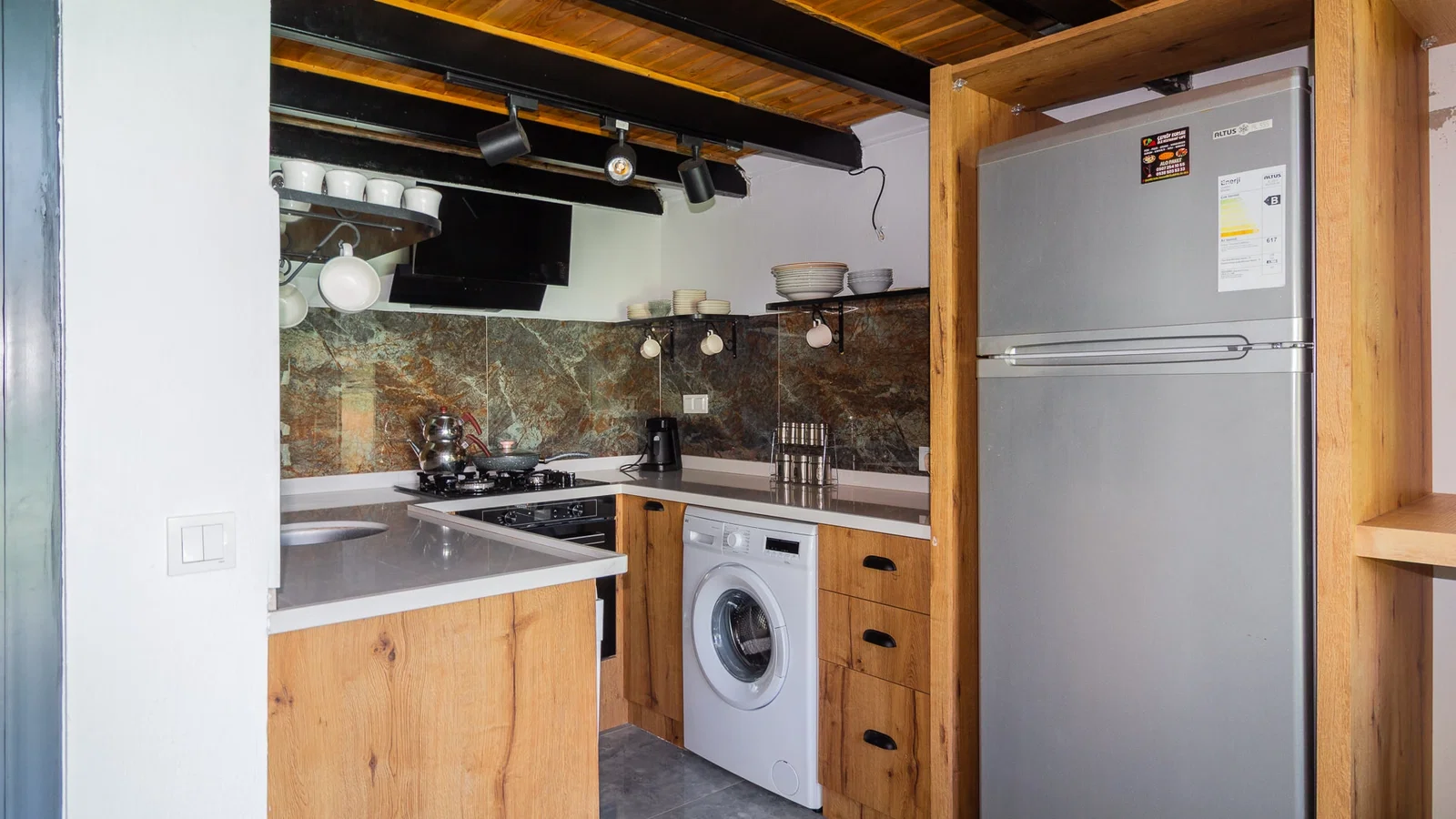 Çayköy’de Balayı Çiftlerine Uygun, Korunaklı Havuzlu, 1 Yatak Odalı, Ekonomik Villa