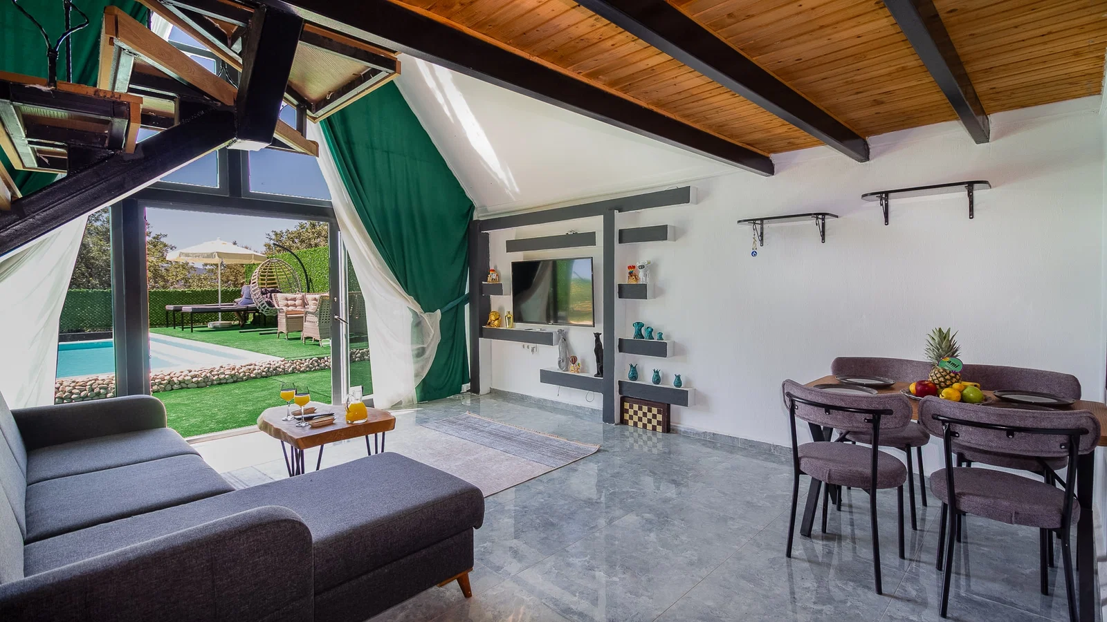 Çayköy’de Balayı Çiftlerine Uygun, Korunaklı Havuzlu, 1 Yatak Odalı, Ekonomik Villa