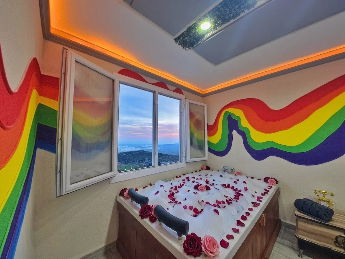 Çavdır’da Balayı Çiftlerine Uygun, Korunaklı Havuzlu, 1 Yatak Odalı, Kiralık Villa