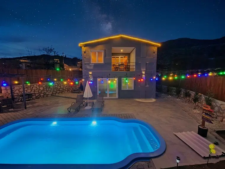 Çavdır’da Balayı Çiftlerine Uygun, Korunaklı Havuzlu, 1 Yatak Odalı, Kiralık Villa
