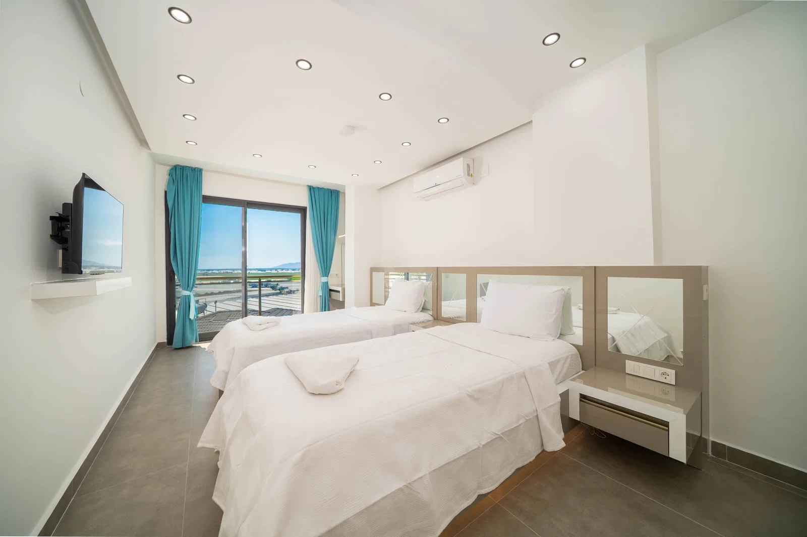 Yeşilköy’de Balayı Çiftlerine Uygun, Korunaklı Havuzlu, 2 Yatak Odalı, Kiralık Villa