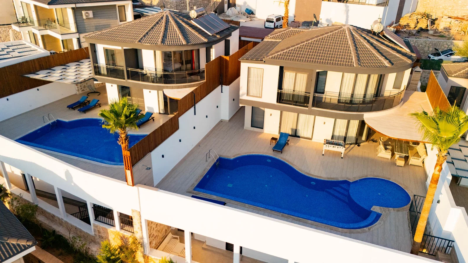 Yeşilköy’de Balayı Çiftlerine Uygun, Korunaklı Havuzlu, 2 Yatak Odalı, Kiralık Villa