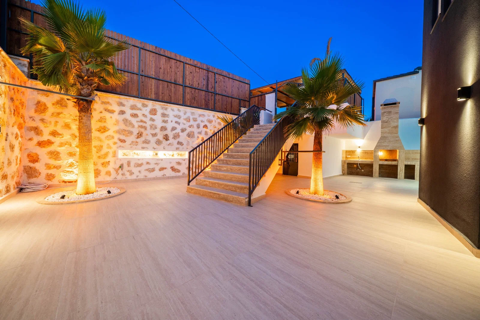 Yeşilköy’de Balayı Çiftlerine Uygun, Korunaklı Havuzlu, 2 Yatak Odalı, Kiralık Villa