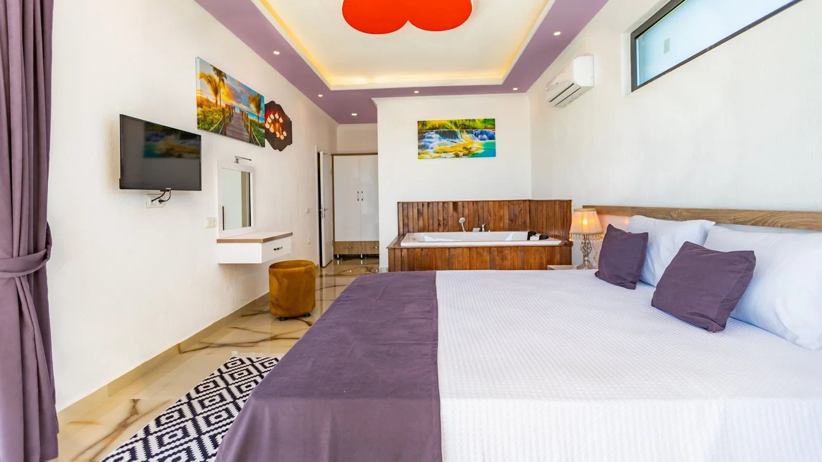 Çavdır’da Balayı Çiftlerine Uygun, Korunaklı Havuzlu, 2 Yatak Odalı, Kiralık Villa