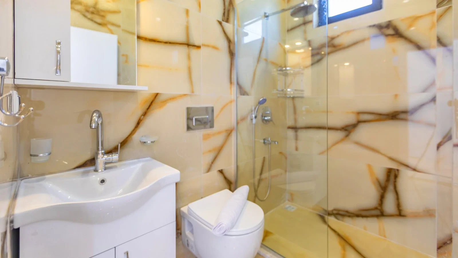 Çavdır’da Balayı Çiftlerine Uygun, Korunaklı Havuzlu, 2 Yatak Odalı, Kiralık Villa