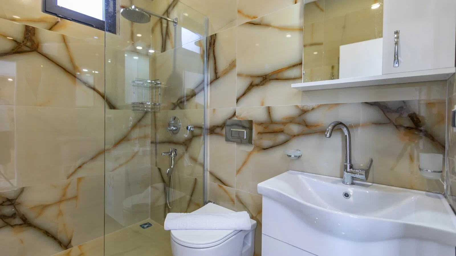 Çavdır’da Balayı Çiftlerine Uygun, Korunaklı Havuzlu, 2 Yatak Odalı, Kiralık Villa
