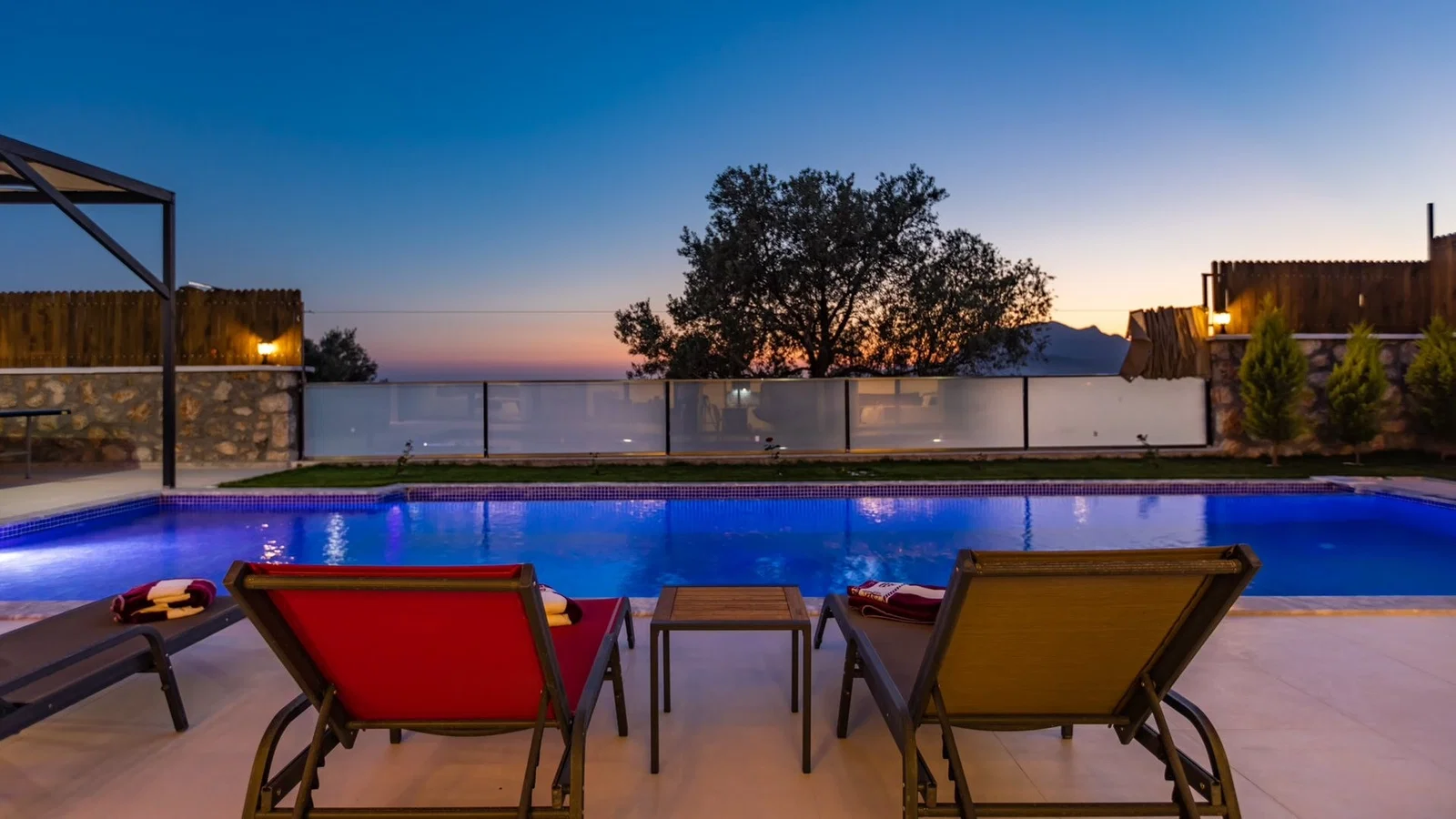 Çavdır’da Balayı Çiftlerine Uygun, Korunaklı Havuzlu, 2 Yatak Odalı, Kiralık Villa