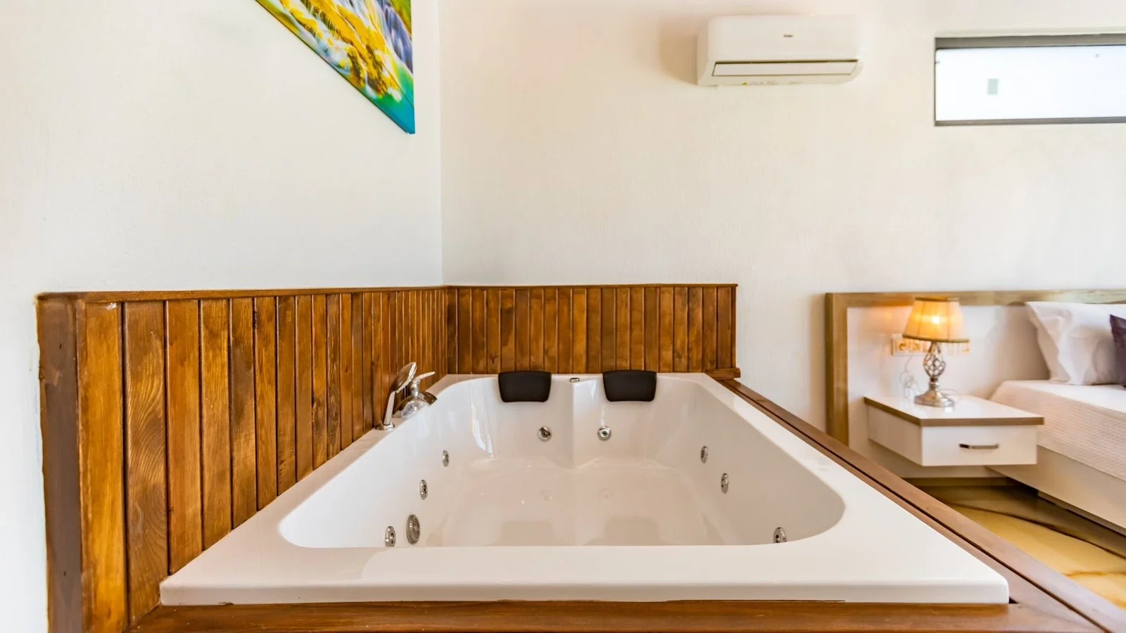 Çavdır’da Balayı Çiftlerine Uygun, Korunaklı Havuzlu, 2 Yatak Odalı, Kiralık Villa