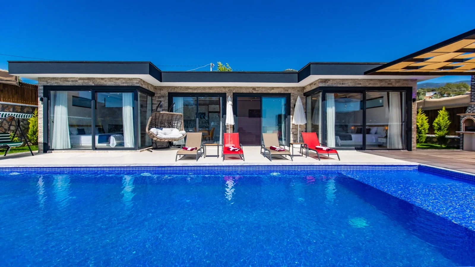 Çavdır’da Balayı Çiftlerine Uygun, Korunaklı Havuzlu, 2 Yatak Odalı, Kiralık Villa