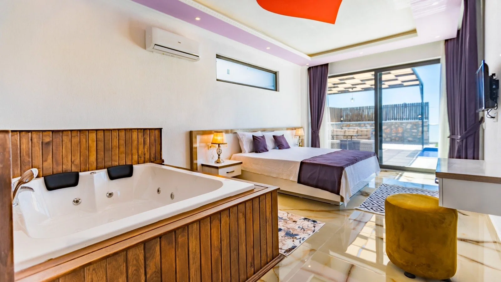 Çavdır’da Balayı Çiftlerine Uygun, Korunaklı Havuzlu, 2 Yatak Odalı, Kiralık Villa
