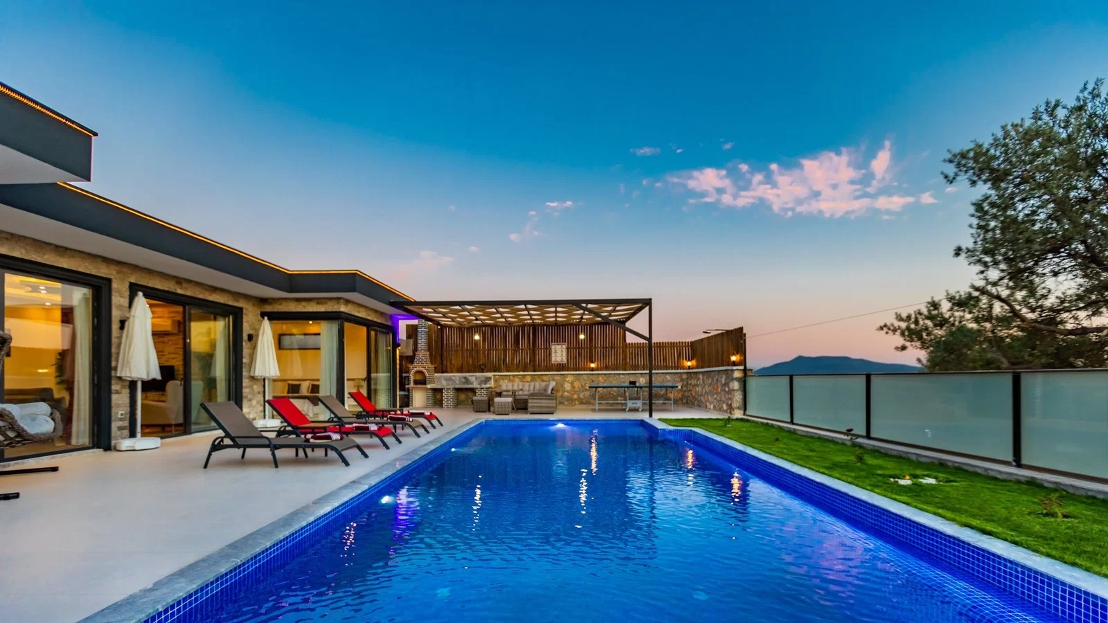 Çavdır’da Balayı Çiftlerine Uygun, Korunaklı Havuzlu, 2 Yatak Odalı, Kiralık Villa