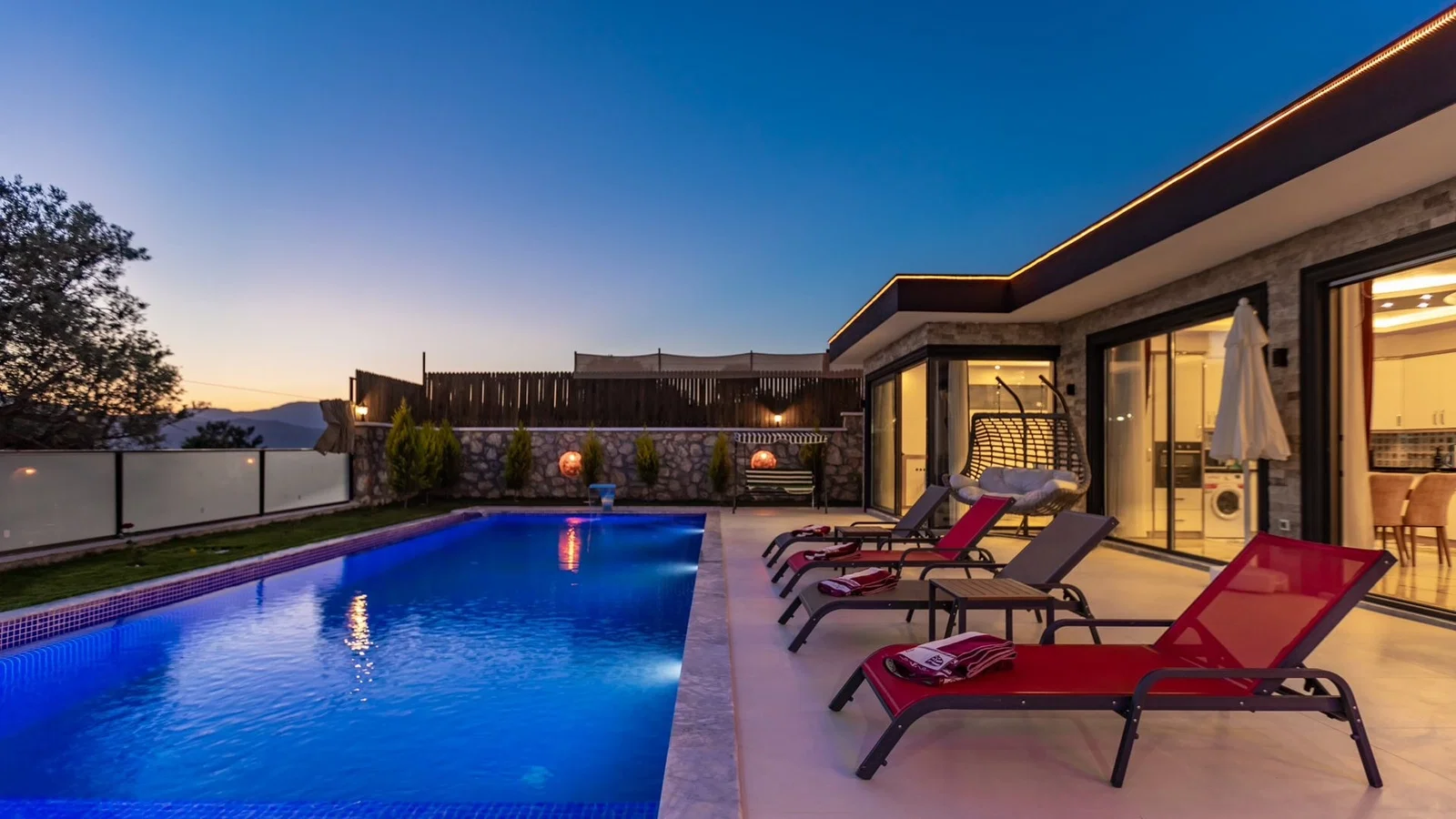 Çavdır’da Balayı Çiftlerine Uygun, Korunaklı Havuzlu, 2 Yatak Odalı, Kiralık Villa