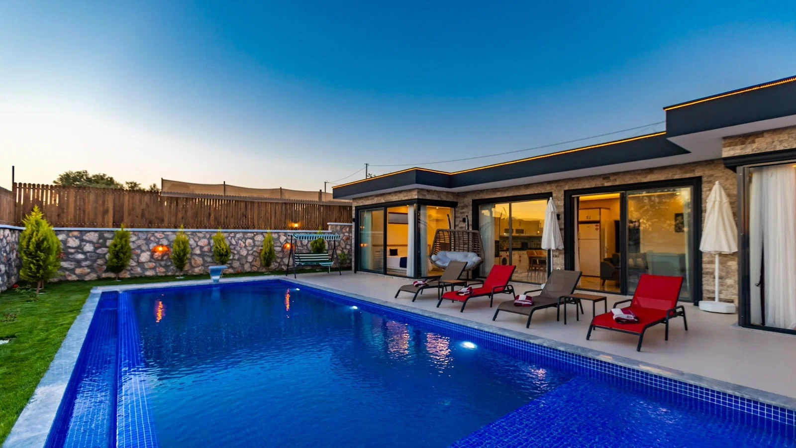 Çavdır’da Balayı Çiftlerine Uygun, Korunaklı Havuzlu, 2 Yatak Odalı, Kiralık Villa