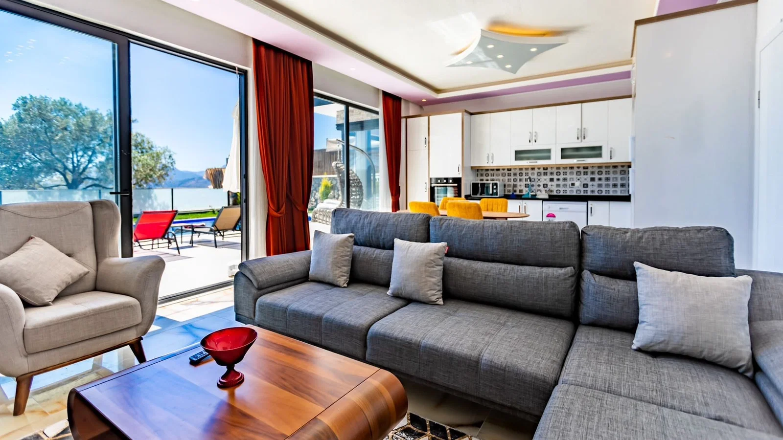 Çavdır’da Balayı Çiftlerine Uygun, Korunaklı Havuzlu, 2 Yatak Odalı, Kiralık Villa