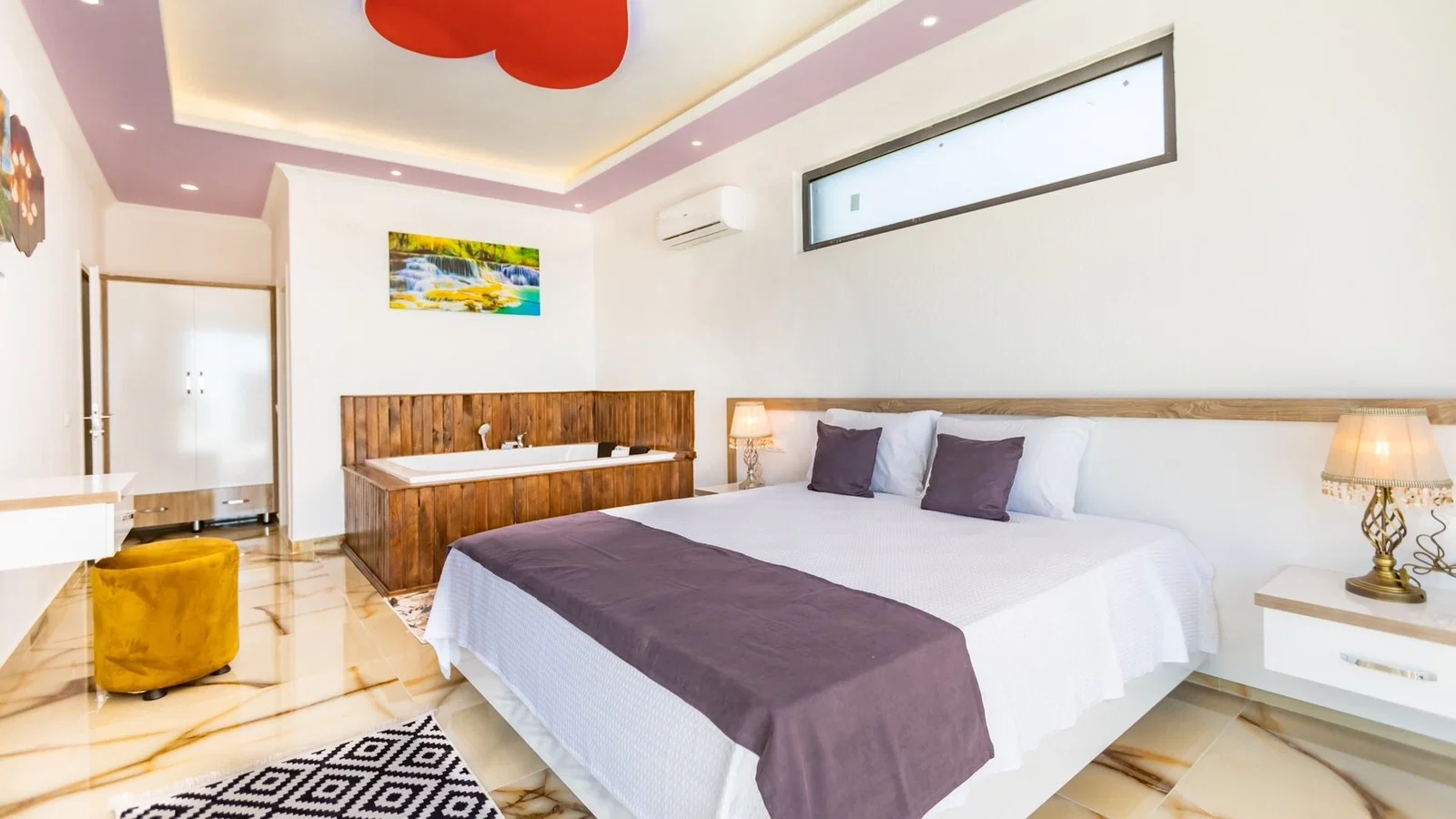 Çavdır’da Balayı Çiftlerine Uygun, Korunaklı Havuzlu, 2 Yatak Odalı, Kiralık Villa