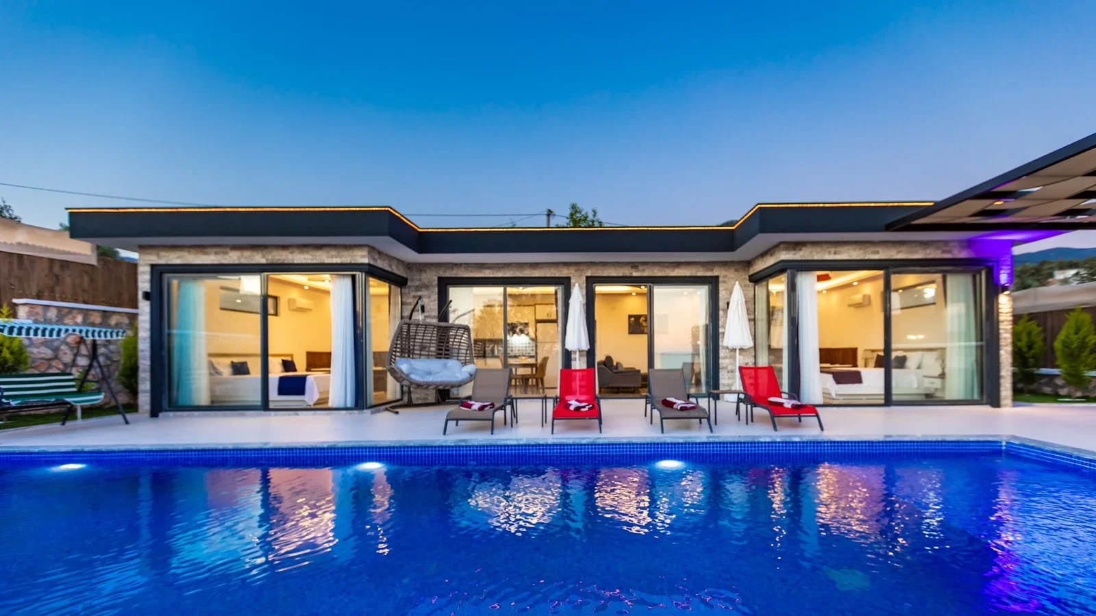 Çavdır’da Balayı Çiftlerine Uygun, Korunaklı Havuzlu, 2 Yatak Odalı, Kiralık Villa